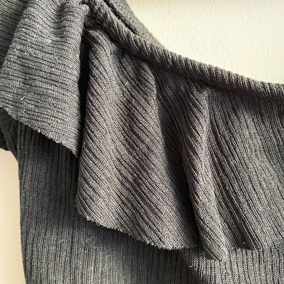 Cropped Black Off The Shoulder Top - Picture 3 of 3